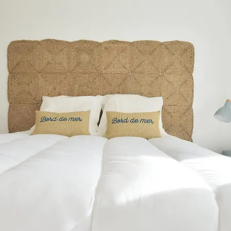 French Riviera Only A 4-min Walk From The Beaches With Swimming Pool *