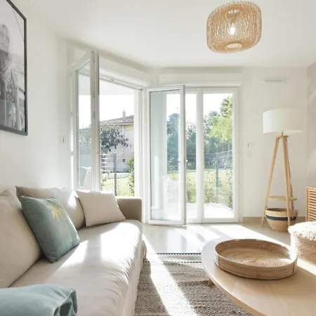Apartamento French Riviera Only A 4-min Walk From The Beaches With Swimming Pool Vallauris