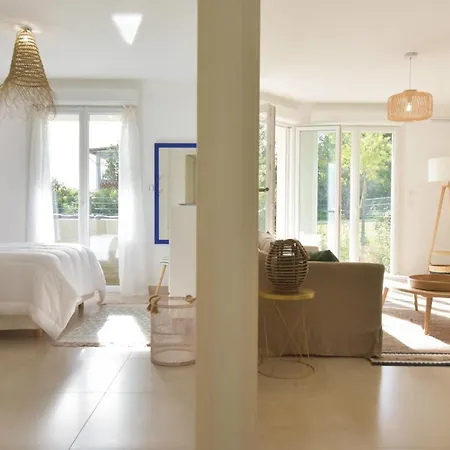 Cote D’azur 4 Min à Pied Des Plages, Avec Piscine Parking ! Appartement Vallauris