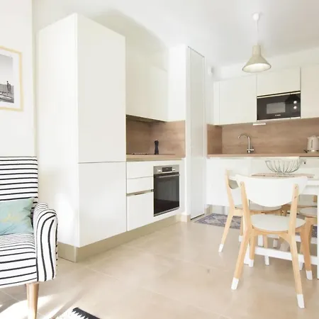 Apartamento French Riviera Only A 4-min Walk From The Beaches With Swimming Pool Vallauris