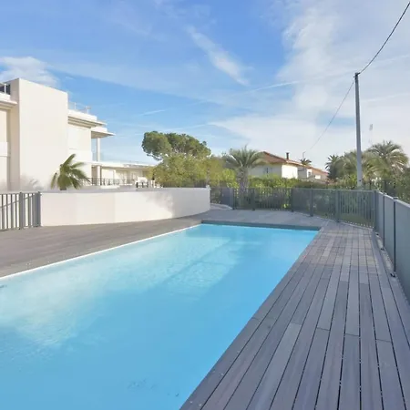 Apartamento French Riviera Only A 4-min Walk From The Beaches With Swimming Pool